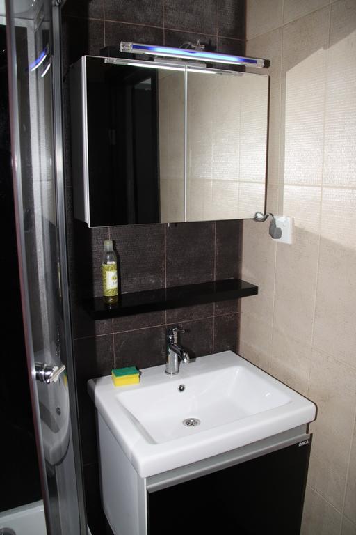 Black-White Rooms Batumi Exterior photo